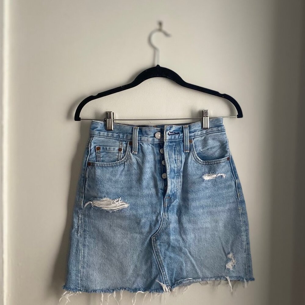 Levi’s Distressed Denim Skirt – Size 25